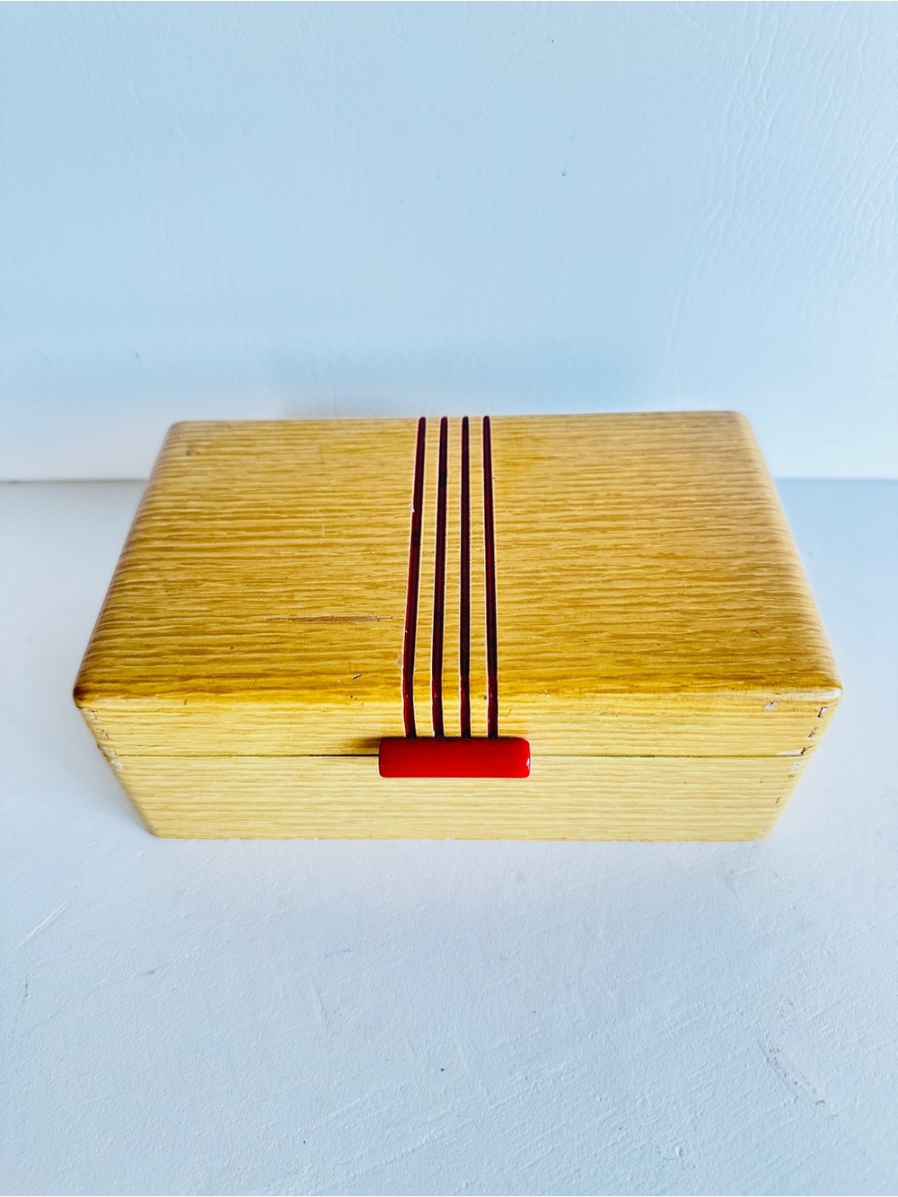 Vintage Art-Deco wooden box from 1920’s-1930’s dove tail construction